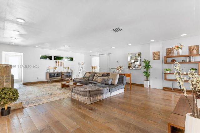 8220 Hawthorne Avenue, Miami Beach, FL 33141