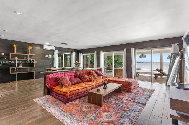 8220 Hawthorne Avenue, Miami Beach, FL 33141