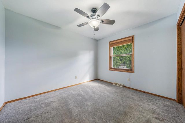 729 FARMINGTON AVENUE, Oshkosh, WI 54901