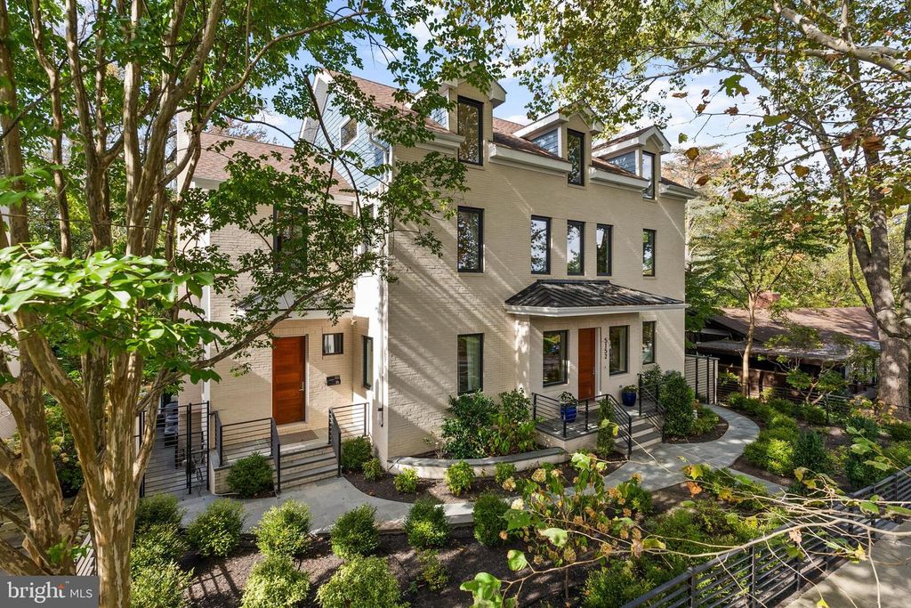 5152 LINNEAN TER NW, Washington, DC 20008