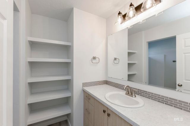 1167 W Cub River Dr, Meridian, ID 83642