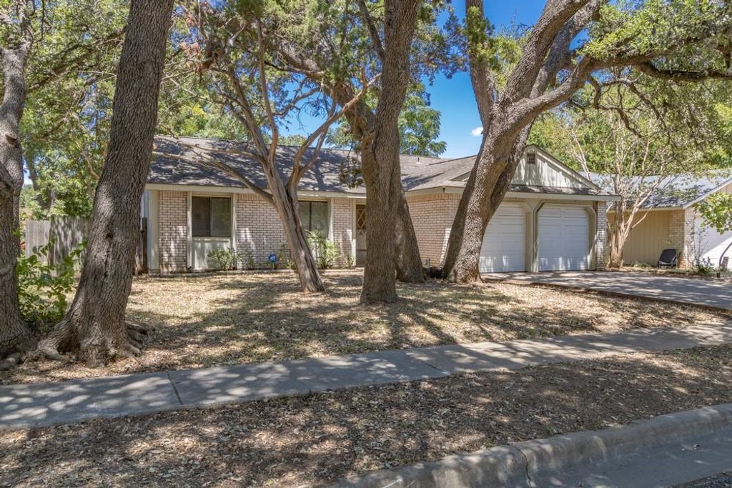10200 Missel Thrush DR, Austin, TX 78750