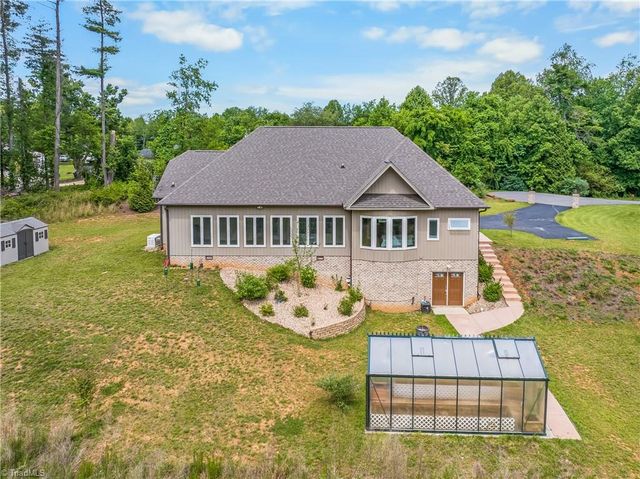 153 Woodridge Drive, Mount Airy, NC 27030