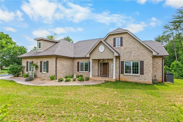 153 Woodridge Drive, Mount Airy, NC 27030