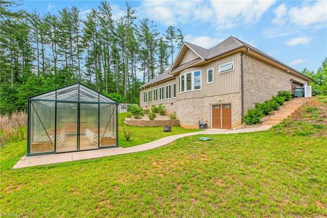 153 Woodridge Drive, Mount Airy, NC 27030