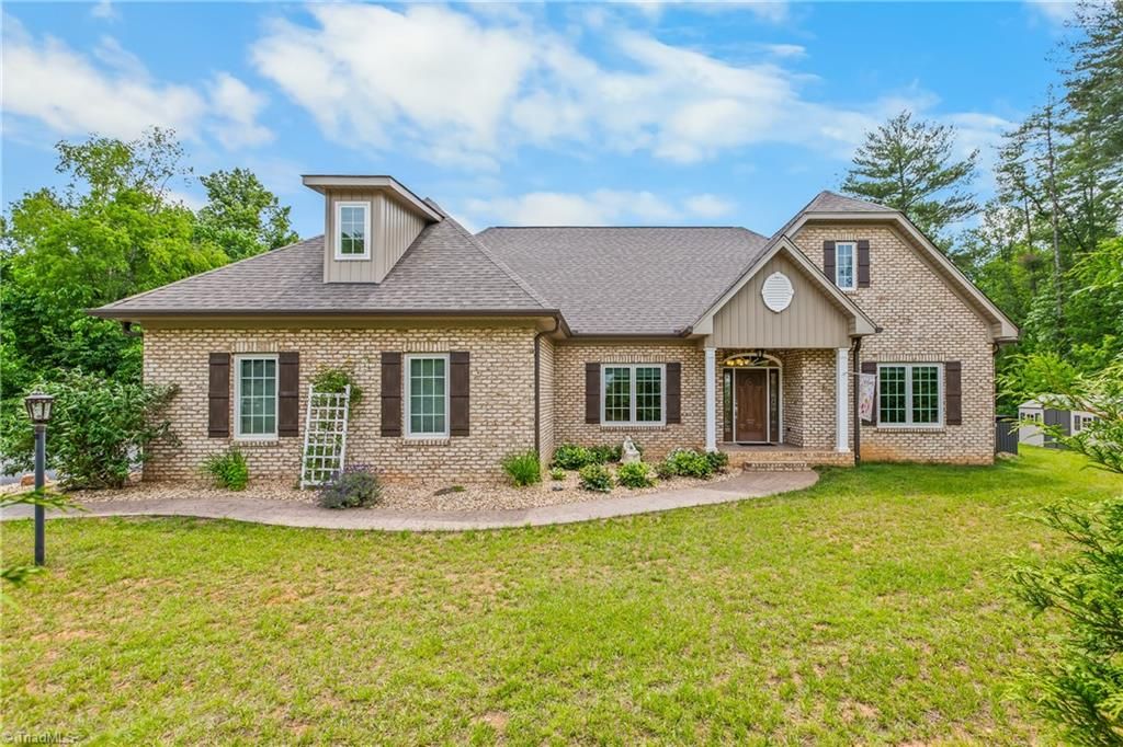 153 Woodridge Drive, Mount Airy, NC 27030