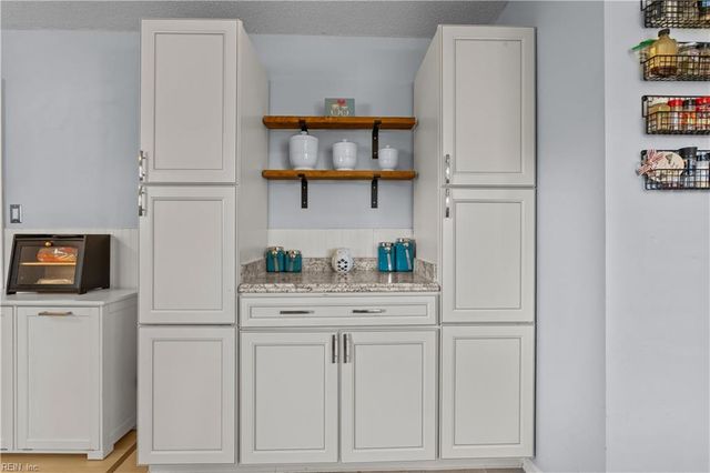 516 Presidential BLVD, Virginia Beach, VA 23452