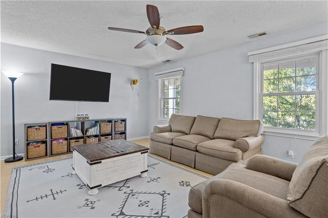 516 Presidential BLVD, Virginia Beach, VA 23452