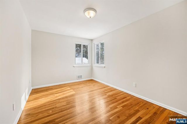 4 Lockwood Lane, Closter, NJ 07624