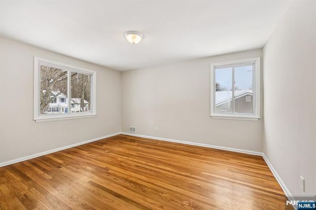 4 Lockwood Lane, Closter, NJ 07624