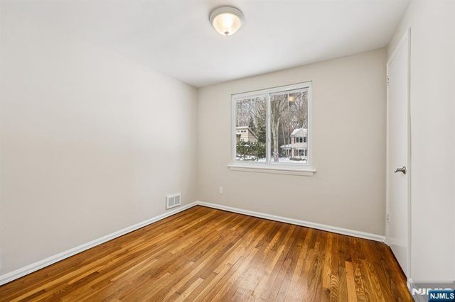 4 Lockwood Lane, Closter, NJ 07624