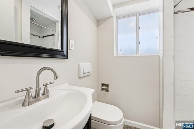 4 Lockwood Lane, Closter, NJ 07624