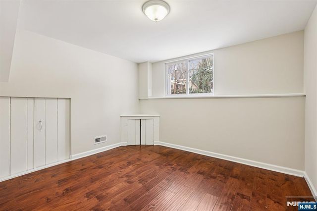 4 Lockwood Lane, Closter, NJ 07624