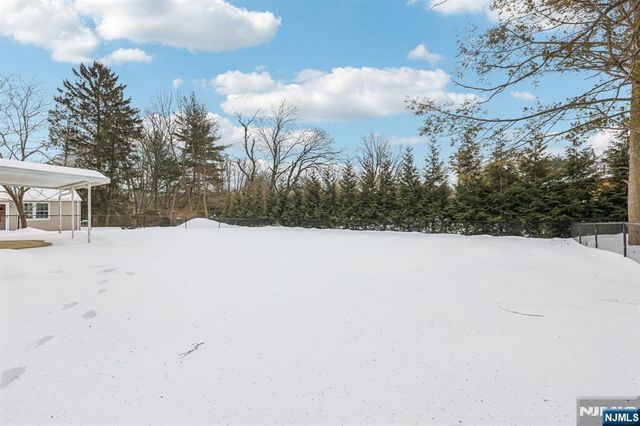 4 Lockwood Lane, Closter, NJ 07624