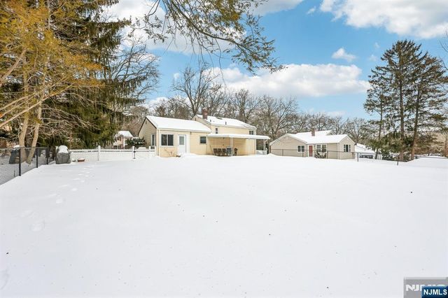 4 Lockwood Lane, Closter, NJ 07624