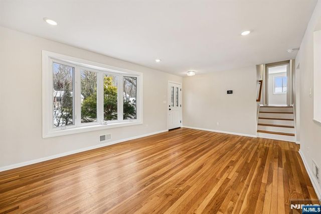 4 Lockwood Lane, Closter, NJ 07624