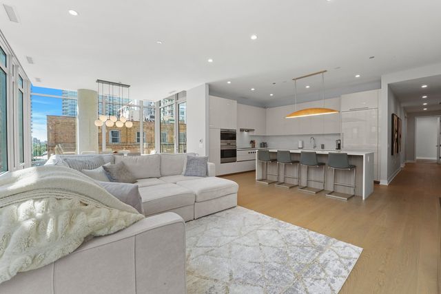 360 W Erie Street 5A, Chicago, IL 60654