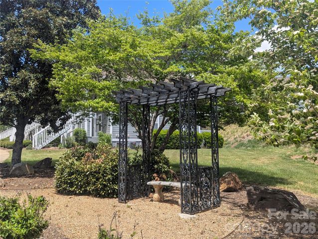3005 Sagamore Lane, Asheville, NC 28806