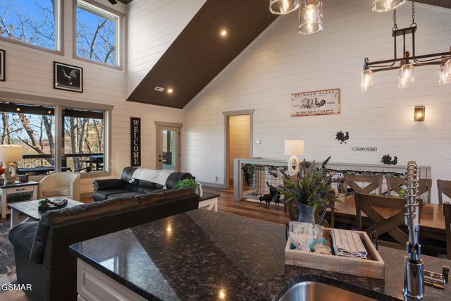 2430 Rainbow Falls Lane, Sevierville, TN 37862