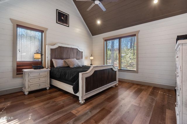 2430 Rainbow Falls Lane, Sevierville, TN 37862