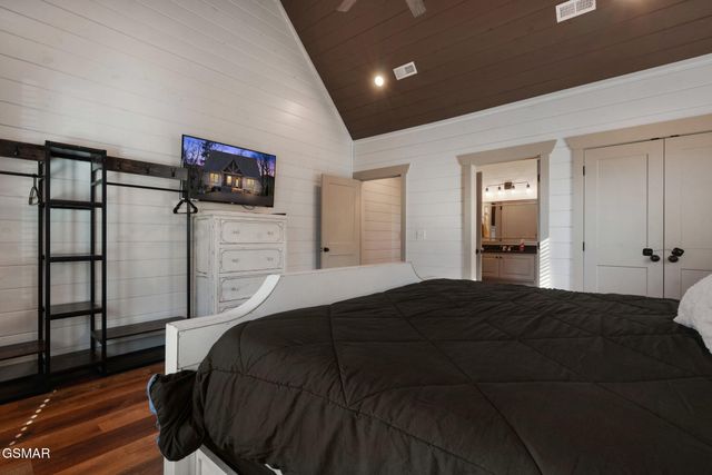 2430 Rainbow Falls Lane, Sevierville, TN 37862