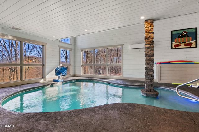 2430 Rainbow Falls Lane, Sevierville, TN 37862