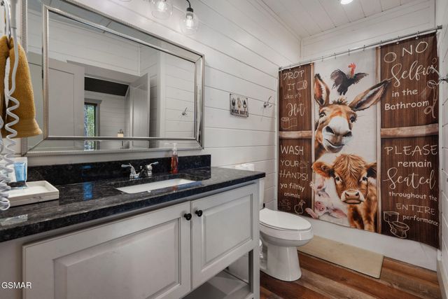 2430 Rainbow Falls Lane, Sevierville, TN 37862