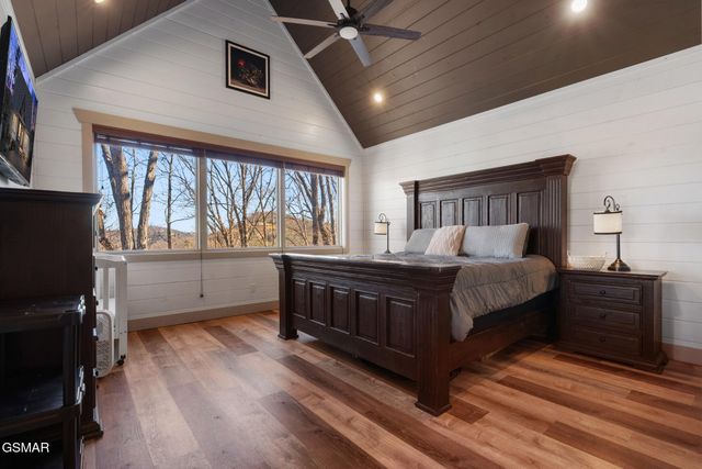 2430 Rainbow Falls Lane, Sevierville, TN 37862