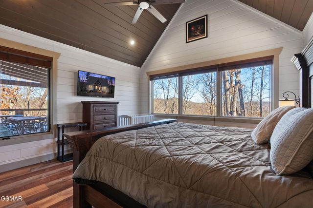 2430 Rainbow Falls Lane, Sevierville, TN 37862