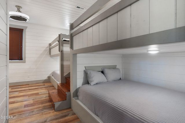 2430 Rainbow Falls Lane, Sevierville, TN 37862