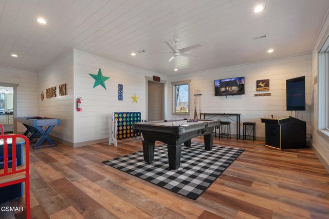 2430 Rainbow Falls Lane, Sevierville, TN 37862