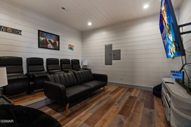 2430 Rainbow Falls Lane, Sevierville, TN 37862