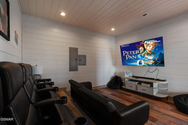 2430 Rainbow Falls Lane, Sevierville, TN 37862