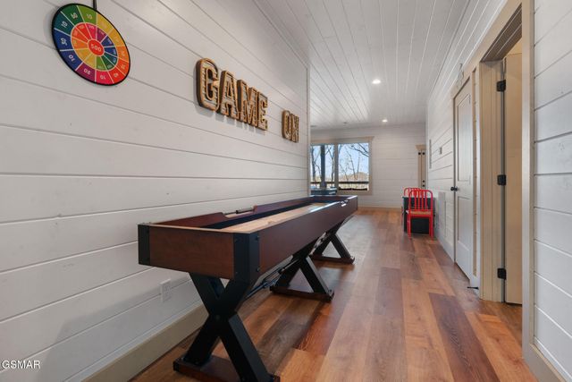 2430 Rainbow Falls Lane, Sevierville, TN 37862