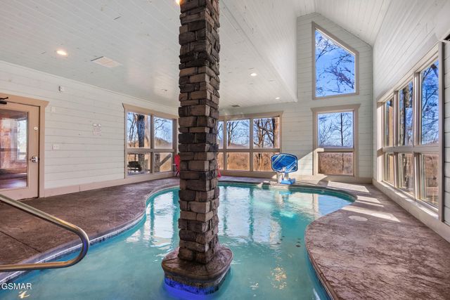 2430 Rainbow Falls Lane, Sevierville, TN 37862