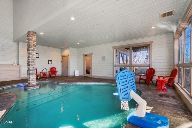 2430 Rainbow Falls Lane, Sevierville, TN 37862