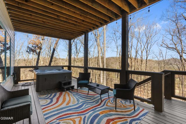 2430 Rainbow Falls Lane, Sevierville, TN 37862