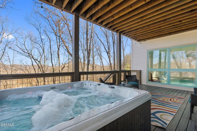 2430 Rainbow Falls Lane, Sevierville, TN 37862