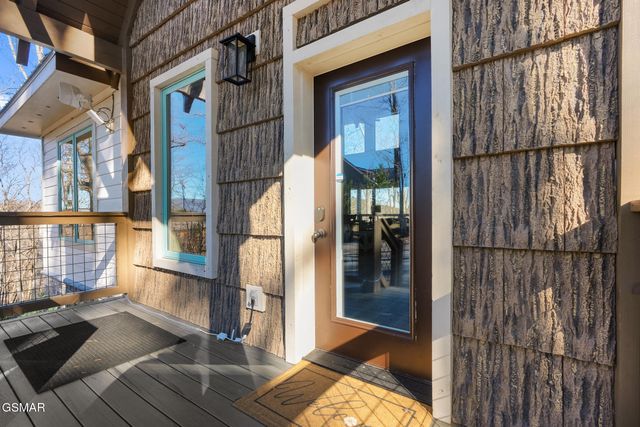 2430 Rainbow Falls Lane, Sevierville, TN 37862