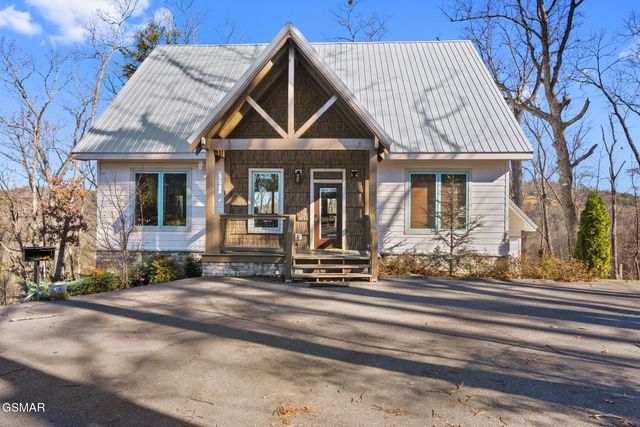 2430 Rainbow Falls Lane, Sevierville, TN 37862