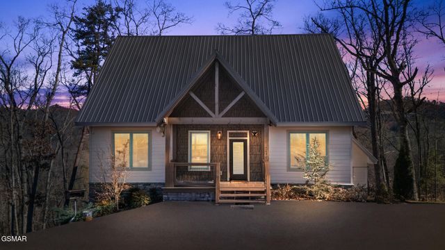 2430 Rainbow Falls Lane, Sevierville, TN 37862