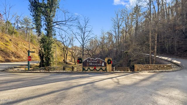 2430 Rainbow Falls Lane, Sevierville, TN 37862