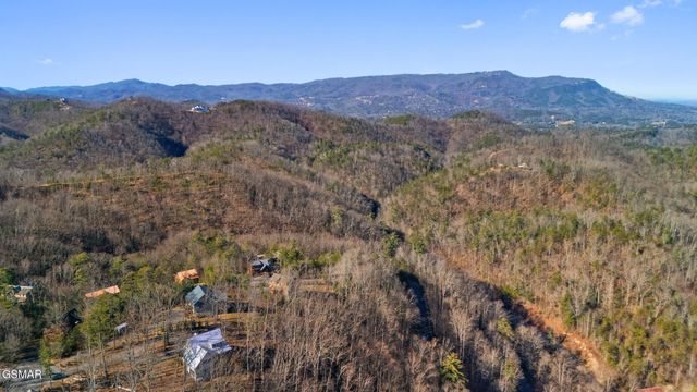 2430 Rainbow Falls Lane, Sevierville, TN 37862