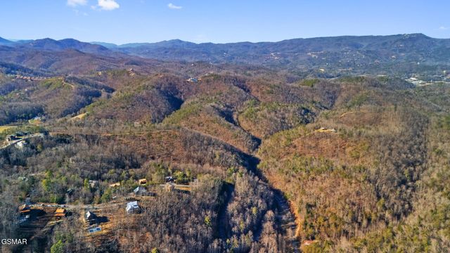 2430 Rainbow Falls Lane, Sevierville, TN 37862