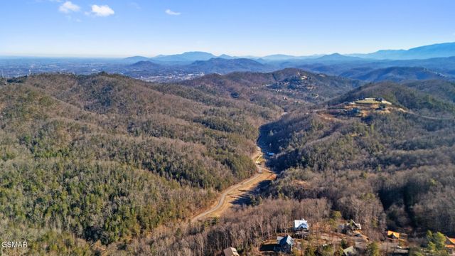 2430 Rainbow Falls Lane, Sevierville, TN 37862