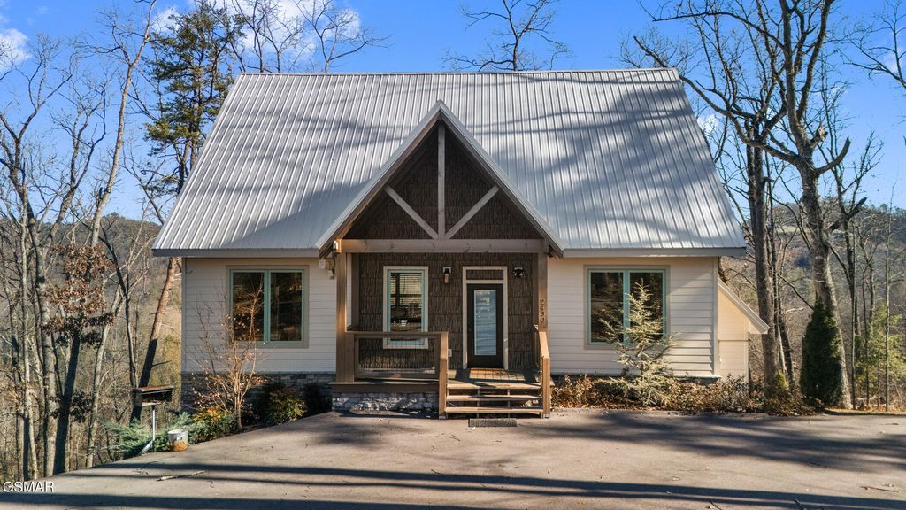 2430 Rainbow Falls Lane, Sevierville, TN 37862