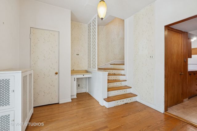 2946 W Wilson Avenue, Chicago, IL 60625