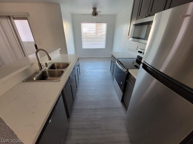 2771 MOUNTAIN VISTA Street B, Las Vegas, NV 89121