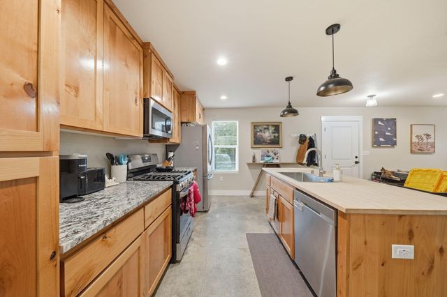 1225 Grand River Avenue, Shasta Lake, CA 96019