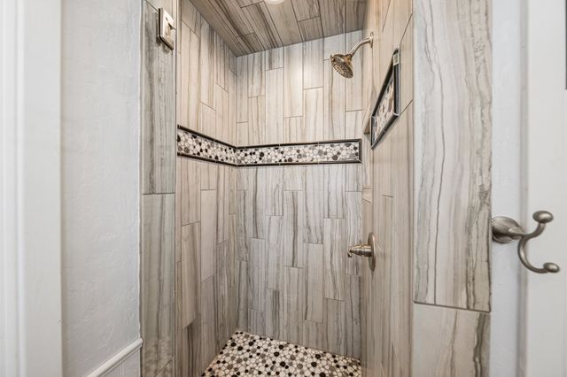 711 Cardinal Dr, Kerrville, TX 78028